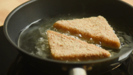 Trappista sajt panírozása